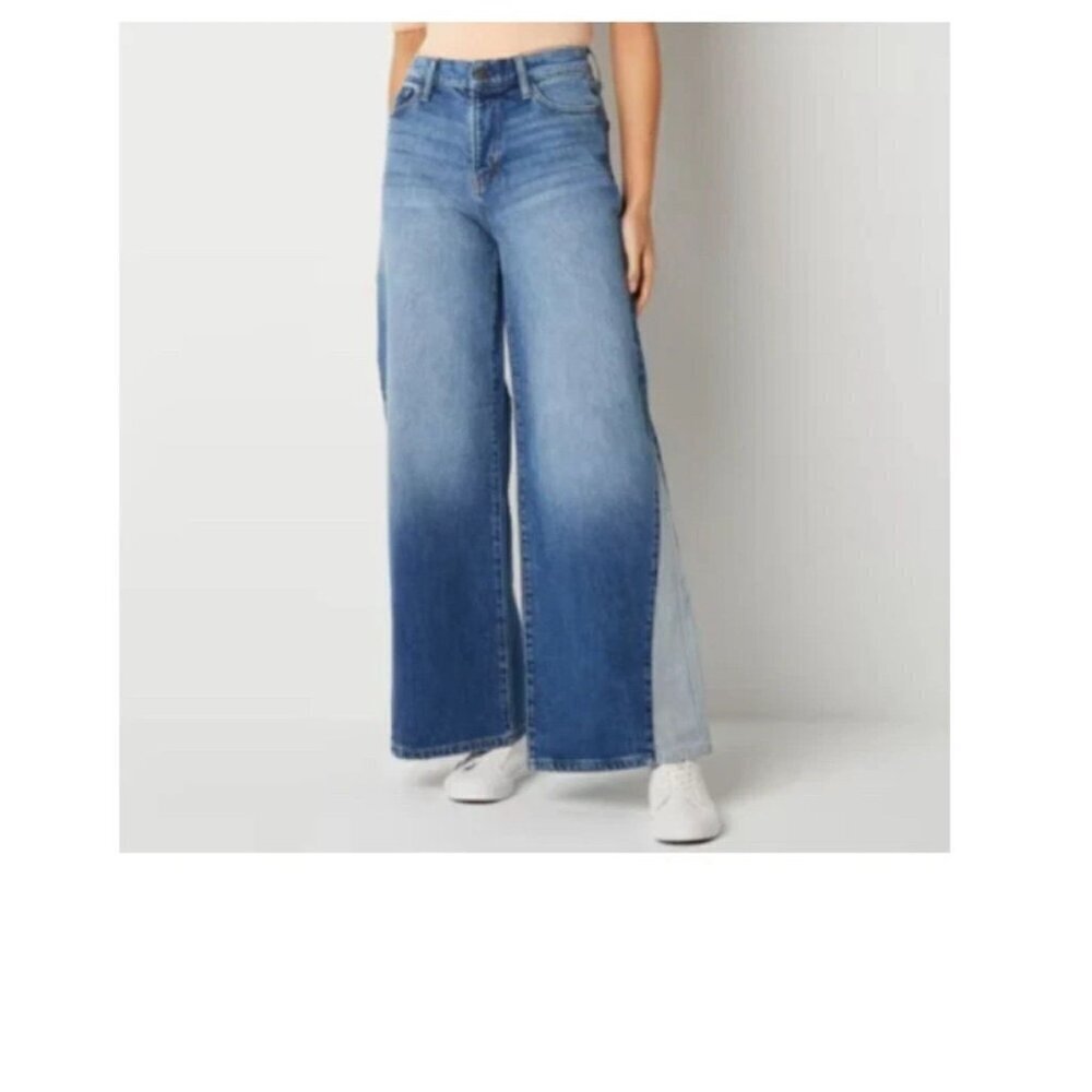 A.N.A. Size 8 Two-Tone High-Rise Wide Leg, Kick Pleat Denim Jeans. New With Tags